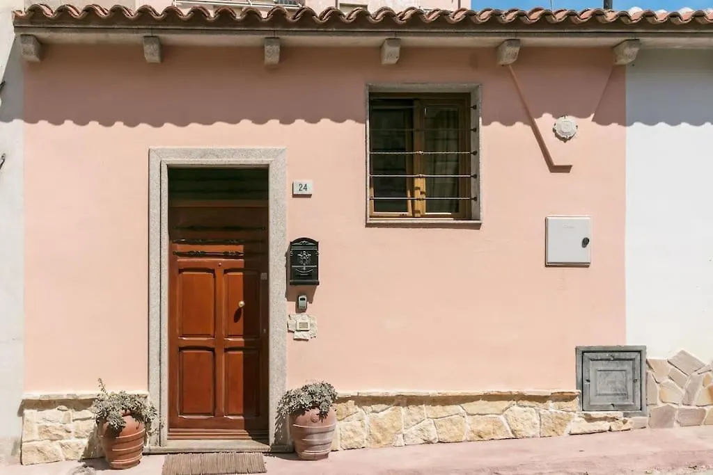 Central Apartment- Near The Cathedral Όλμπια 0*,  Ιταλία